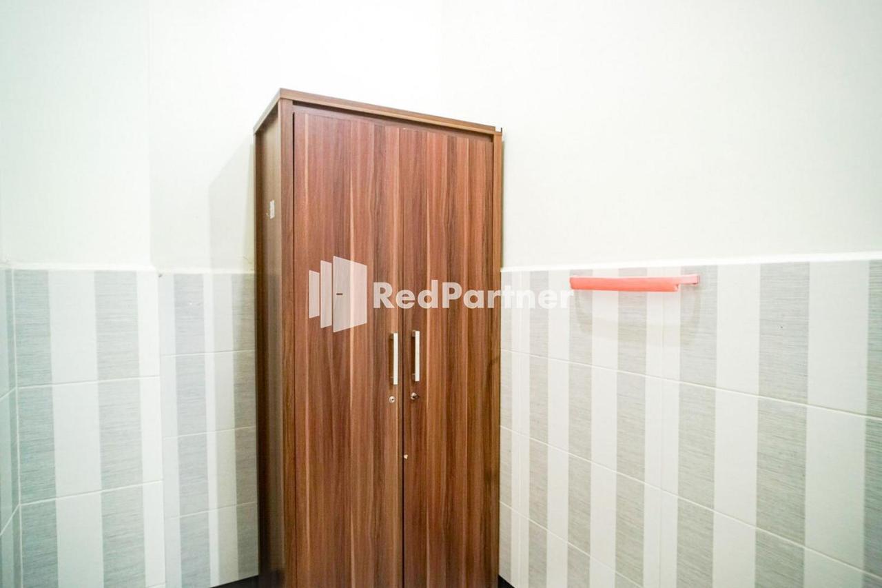 Hoki Homestay Redpartner スラバヤ エクステリア 写真